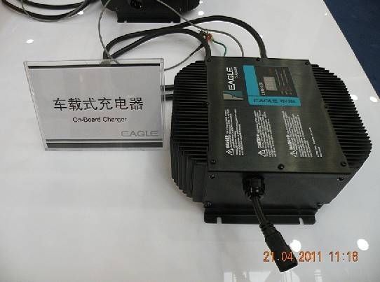 益高車載充電器